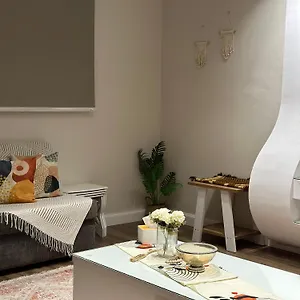  شقة بموقع مميز قريبة من الحرم في قلب المدينة وبجانبها جميع الخدمات